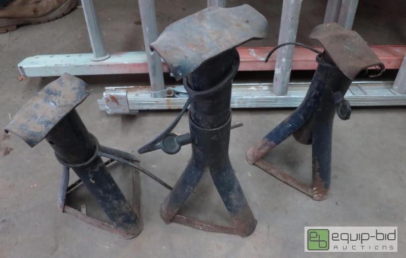 lot 198 image: Floor Jacks
