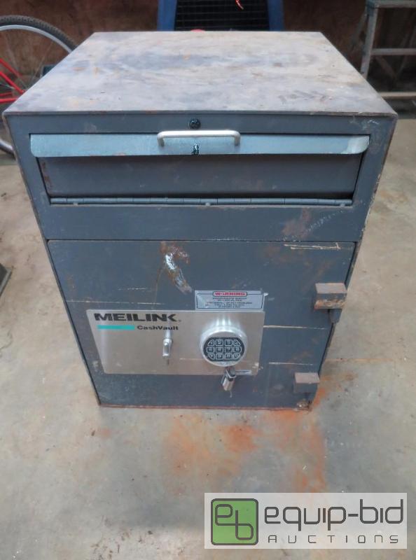 lot 21 image: Meilink Cash Vault Safe No Combination Contents Unknown