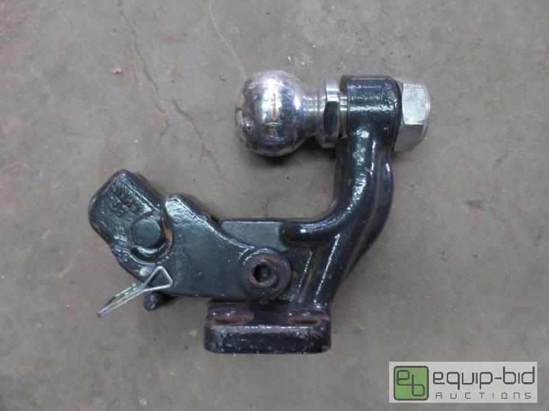 lot 216 image: Trailer Hitch