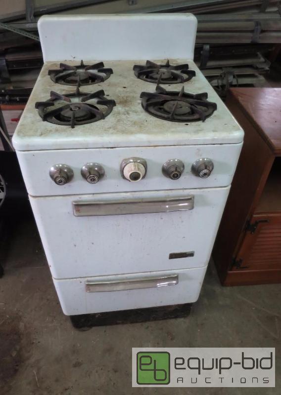 lot 34 image: Vintage Gas Stove