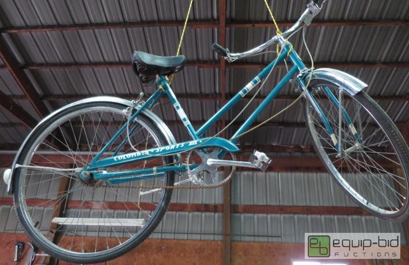 lot 35 image: Vintage Columbia Sports III Bicycle