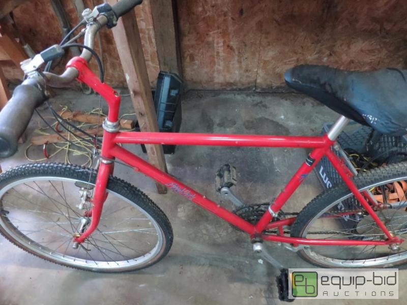 lot 42 image: Vintage Hard Rock Bicycle