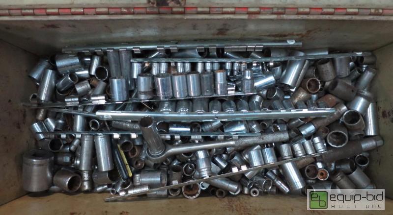 lot 64 image: Tool Chest full of Random Sockets