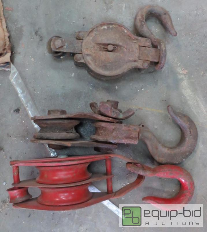 lot 90 image: Lot of Pulleys