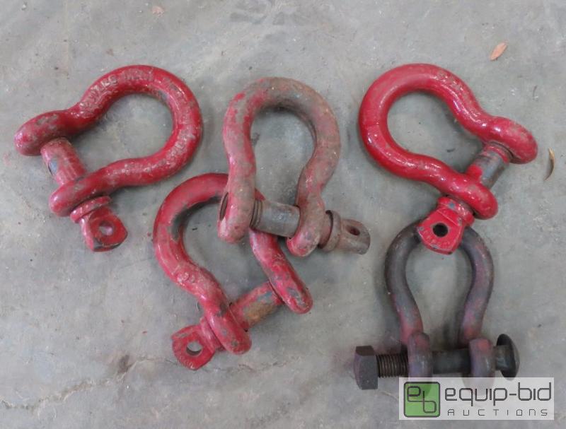 lot 91 image: Lot of Clevis