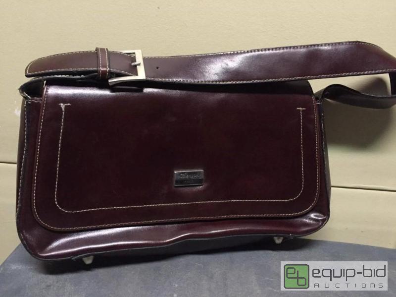 lot 110 image: Chenson CSCG Leather Purse