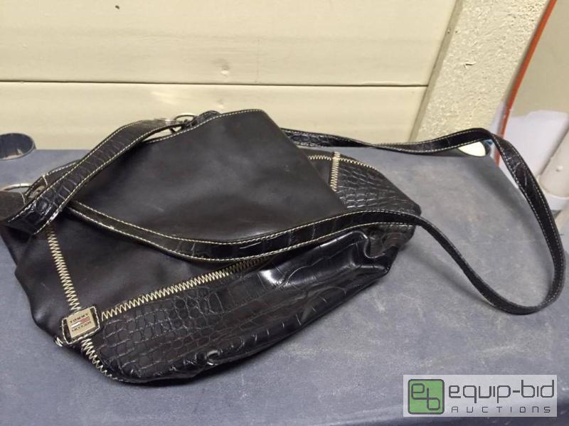 lot 112 image: Authentic Designer Tommy Hilfiger Leather Purse