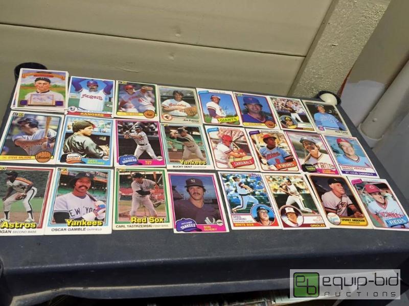 lot 132 image: Group of 1970s and 1980s Baseball Cards
