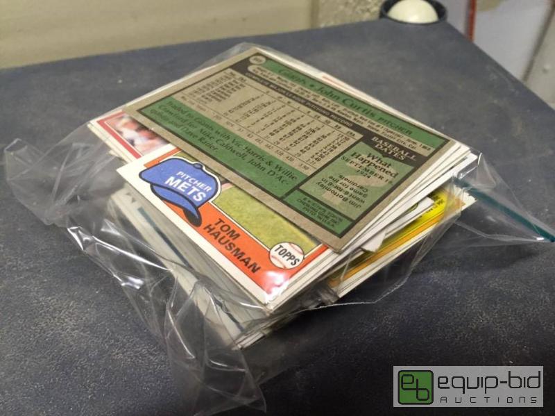 lot 135 image: Unsorted Bag of Baseball Cards - mostly 1970s and 1980s
