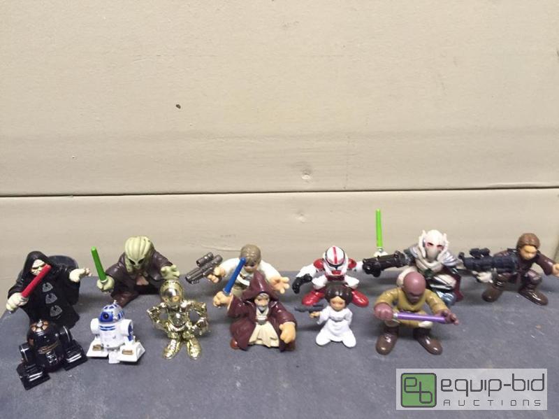 lot 161 image: Group of Star Wars Minis