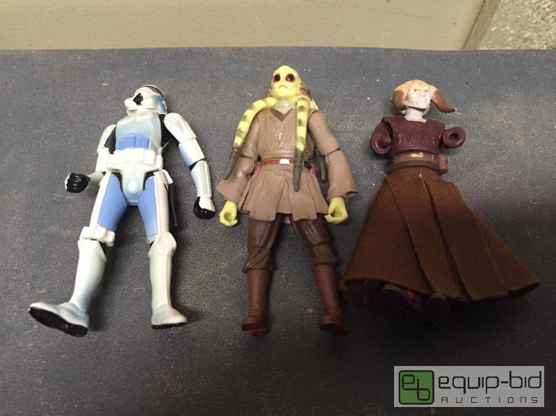 lot 164 image: Group of Three Vintage Star Wars Action Figures