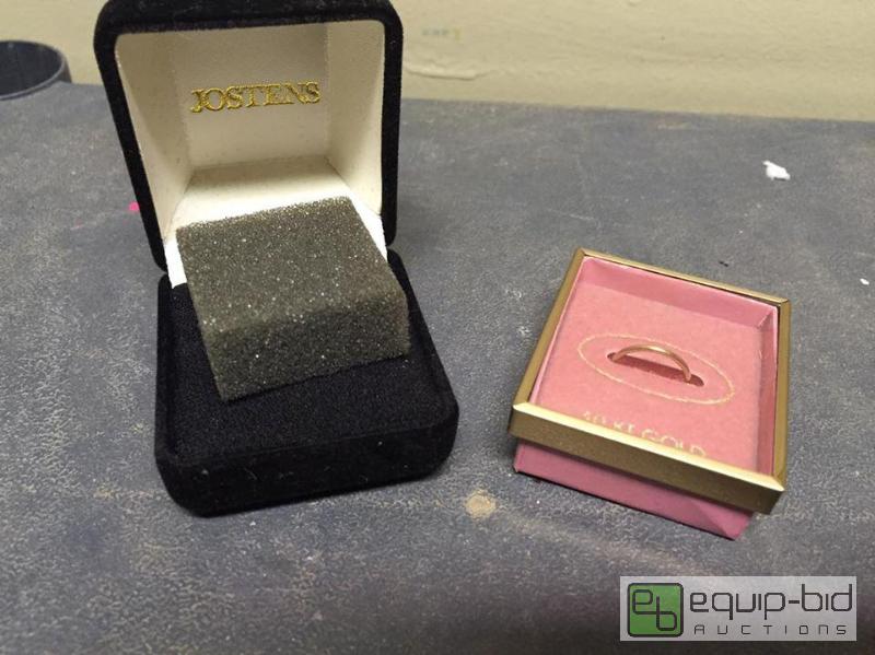 lot 188 image: Solid 10k Yellow Gold Band Ring  Boxes