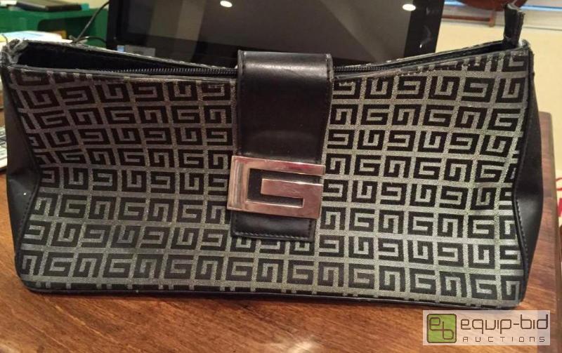 lot 198 image: Vintage FENDI Designer Purse