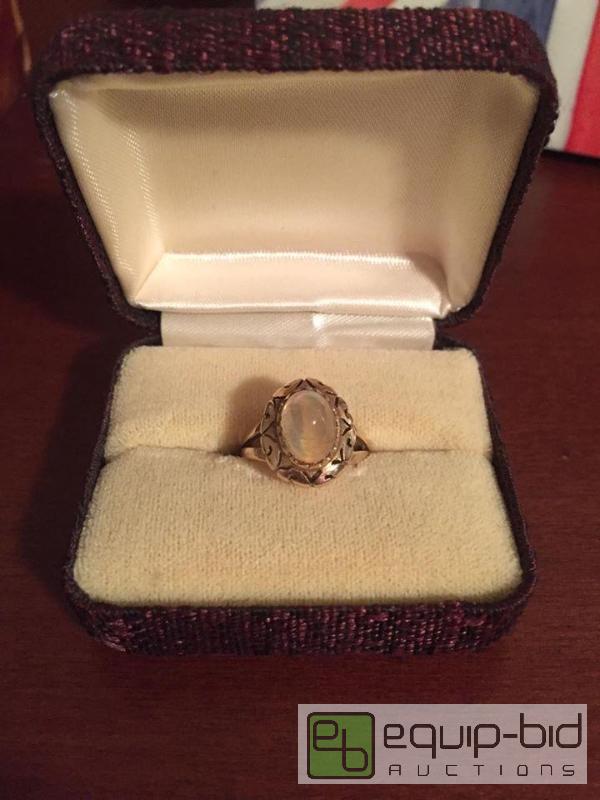 lot 204 image: 14k Solid Yellow Gold Victorian Ladies Ring with Opal Stone