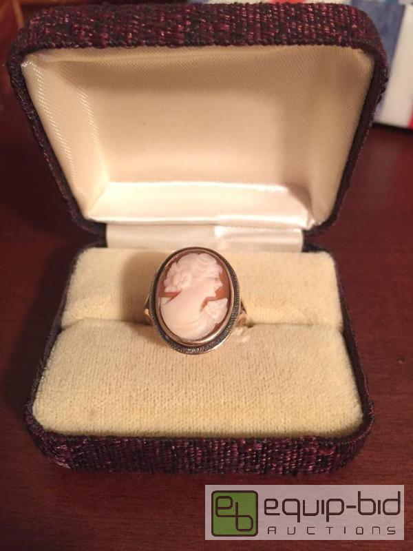 lot 206 image: 10k Yellow Gold Victorian Ladies Hand Carved Coral Shell Ring