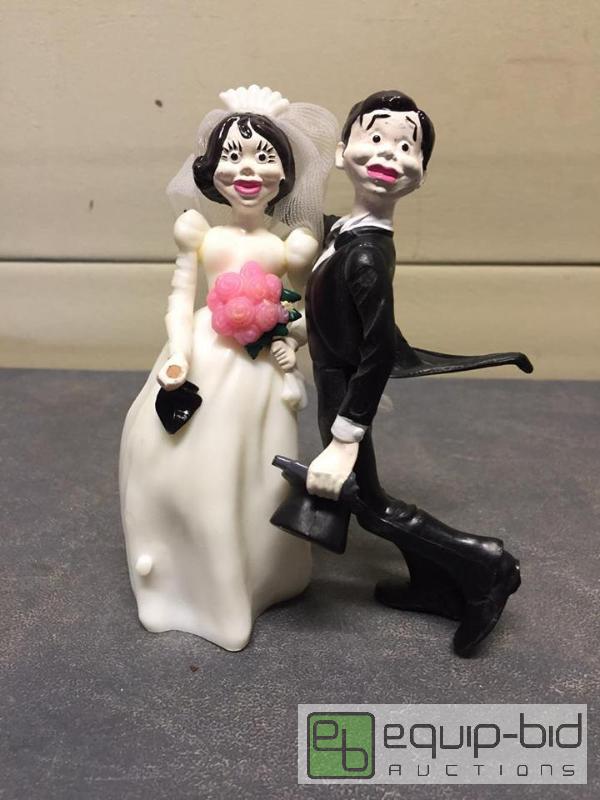 lot 219 image: Vintage Wilton Wedding Cake Topper Set - Bride and Groom
