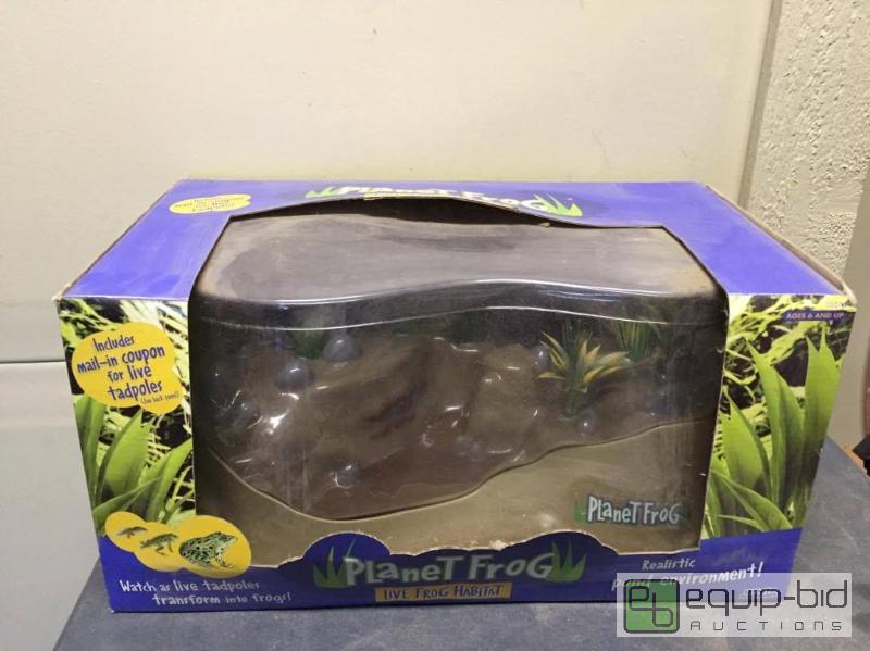 lot 230 image: Brand New Planet Frog - Live Frog Habitat Set