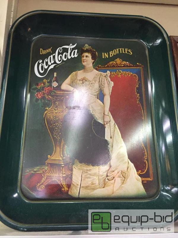 lot 52 image: Coke Limited Edition Serving Tray
