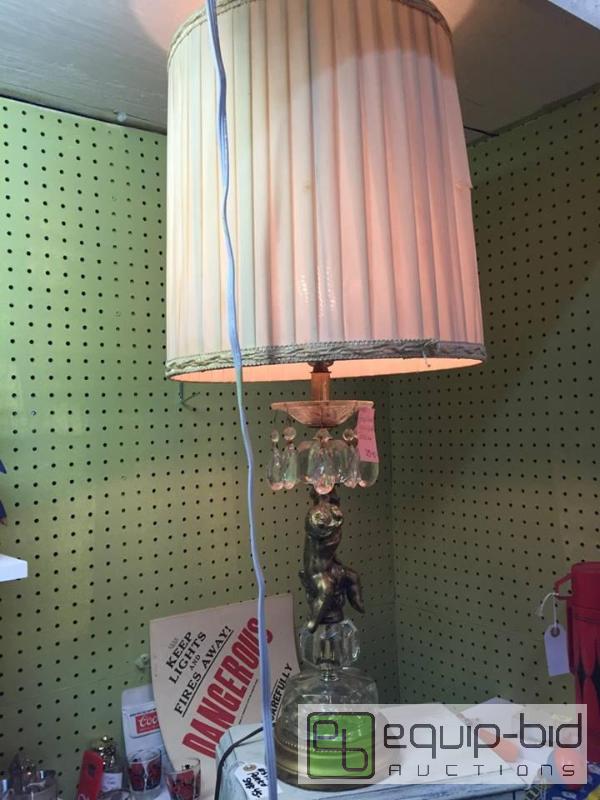 lot 57 image: Vintage Hollywood Regency Cherub Table Lamp