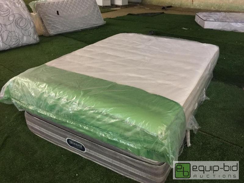 lot 103 image: POSTUREPEDIC VENETIAN PLUSH EURO TIGHT TOP MATTRESS- QUEEN SIZE