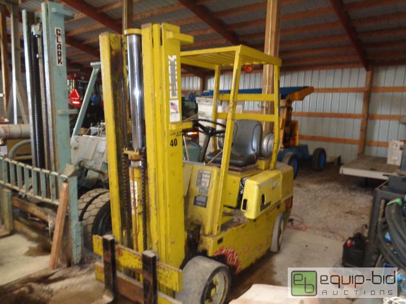 lot 1 image: Forklift