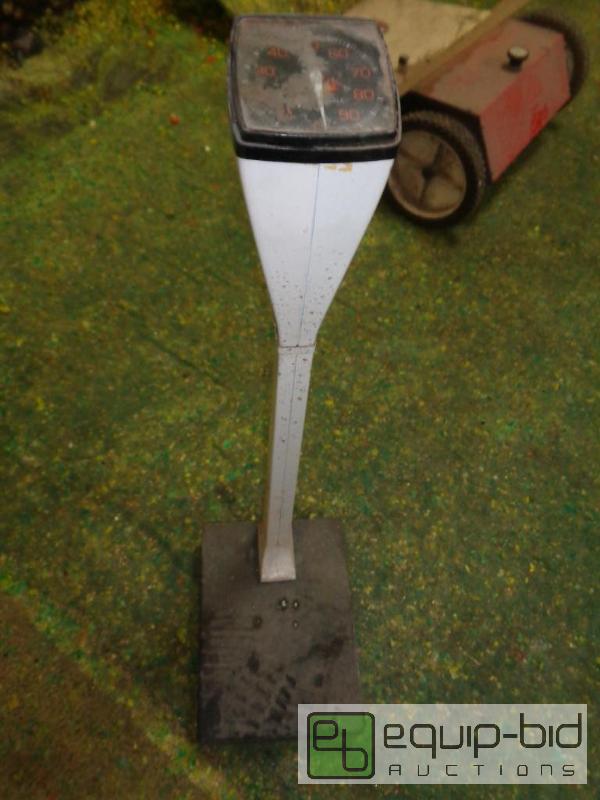 lot 14 image: Shipping Scale
