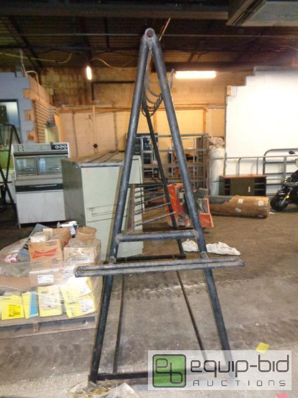 lot 33 image: ToolLawn Accesory Rack