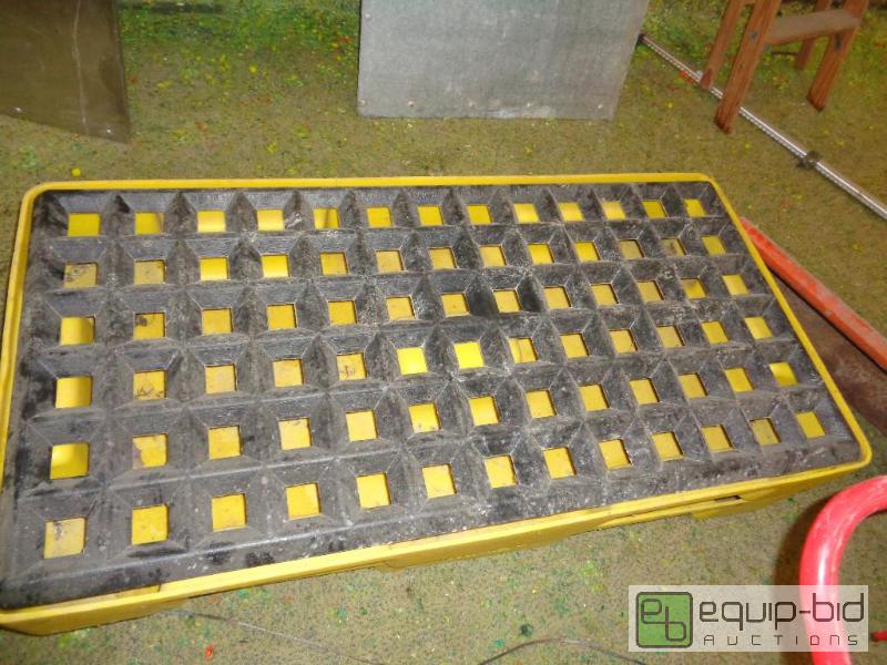 lot 7 image: Overflow ContainerDrum Workstation