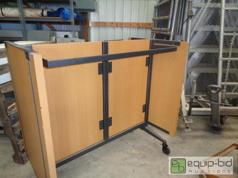 lot 8 image: Portable clothes Display Rack