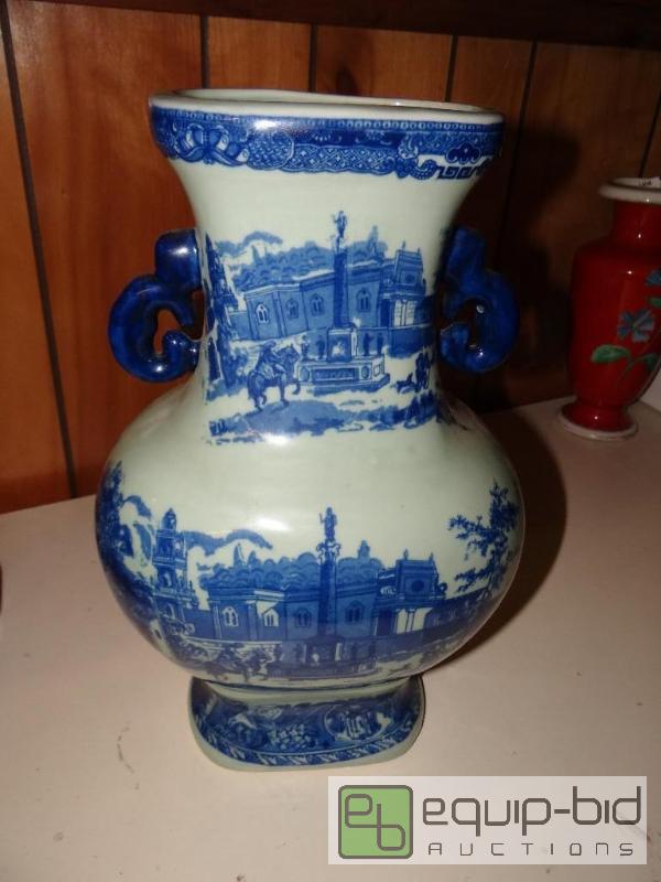 lot 1409 image: Tall Oriental vase with double handle.  15&qu...
