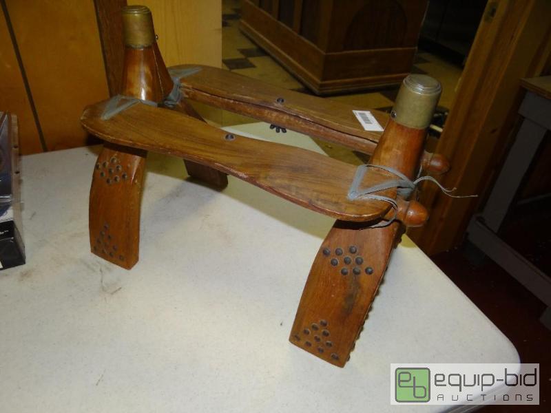 lot 1413 image: Vintage camel saddle. No pad....
