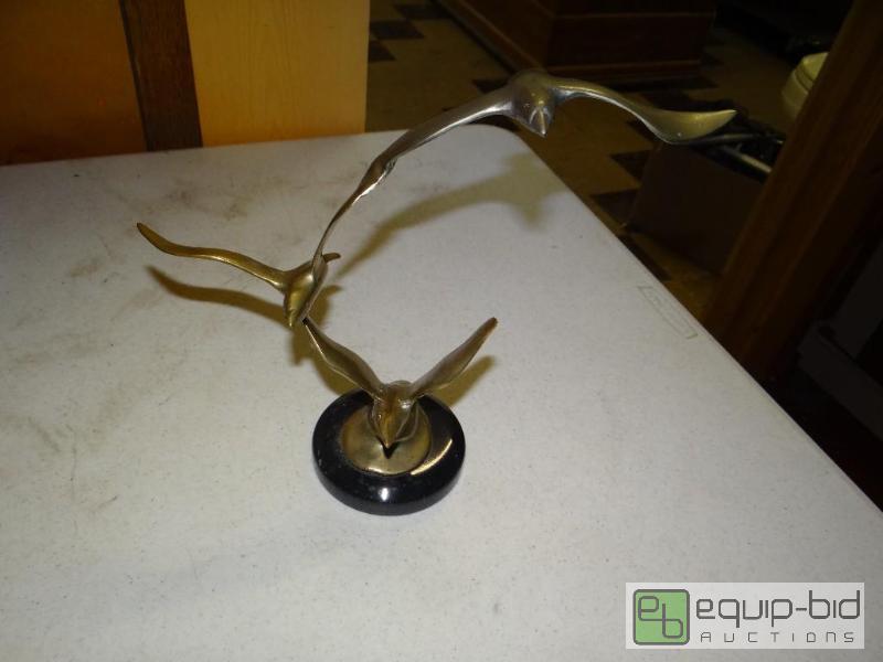 lot 1425 image: Brass birds in flight on marble base.  10&quo...