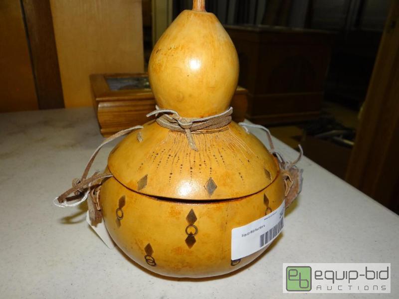 lot 1427 image: Pot pourri&nbspgourd wood burned with anasaz...