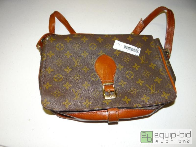 lot 1442 image: Used designer purse marked Louis Vuitton.  Un...