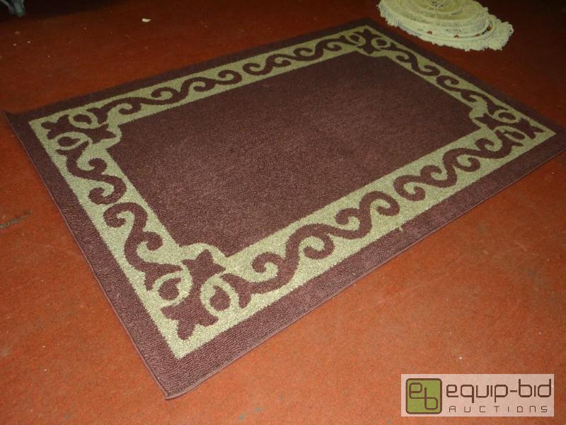 lot 1464 image: Area rug.  60&quot x 90&quot...