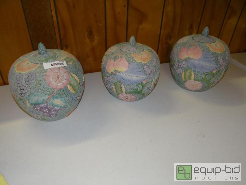 lot 1470 image: Set of 3 very nice decorative pots with lids....