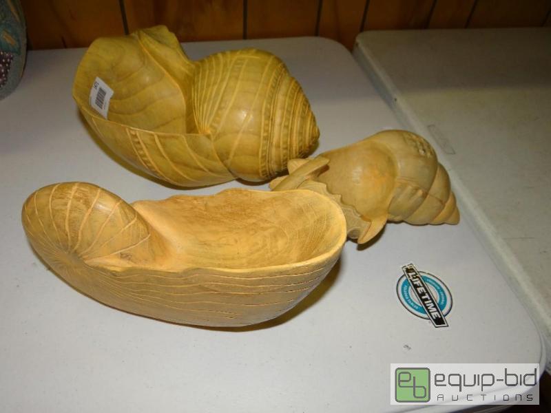 lot 1471 image: Lot of 3 carved wood sea shells....