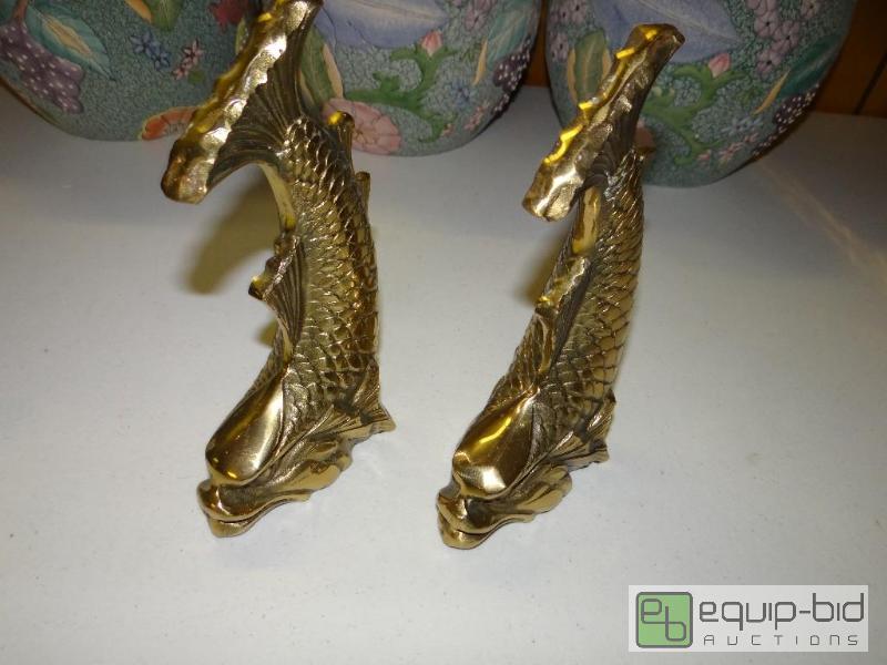lot 1476 image: Pair of brass Chinese fish. 9&quot tall...