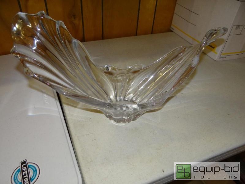 lot 1489 image: Large crystal centerpiece bowl.  Signed Cofra...