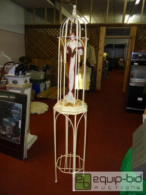 lot 1497 image: Large metal decorative bird cage with metal s...