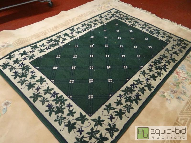 lot 1559 image: Area rug.  62&quot x 92&quot...