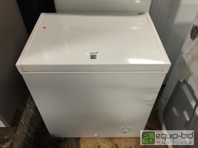 lot 1258 image: KENMORE 5 CU FT ICE CHEST