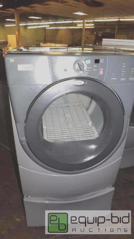 lot 5013 image: Whirlpool 27 Duet Front-Load Washer with 3.8 Cu. Ft. Capacity