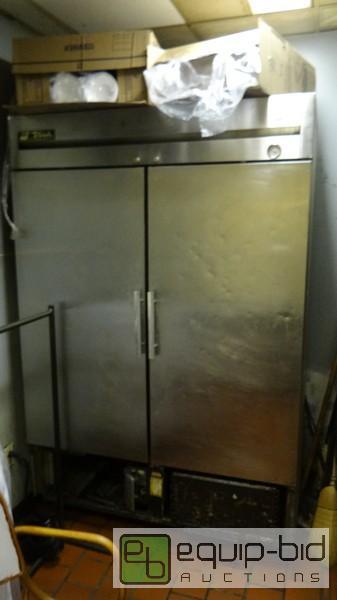 lot 788 image: True 2 Door Commercial Reach In Freezer