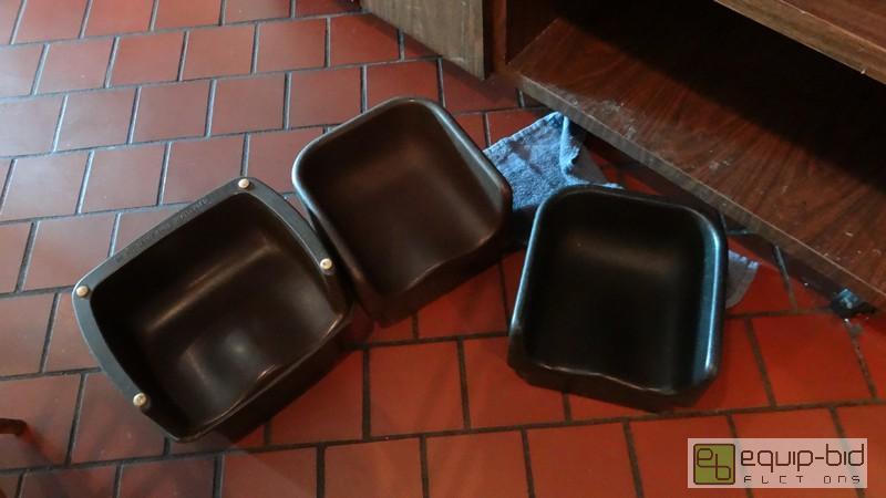 lot 925 image: (3) Kids Cambro Kids Booster Seats