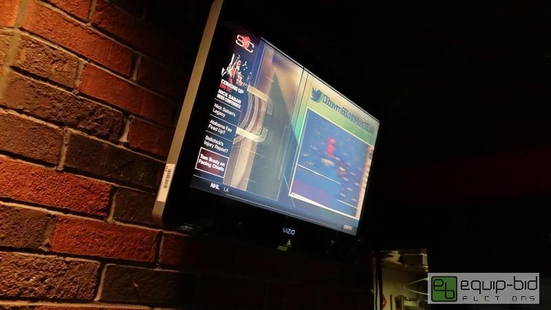 lot 935 image: 26 Vizio Lcd Tv  w Remote