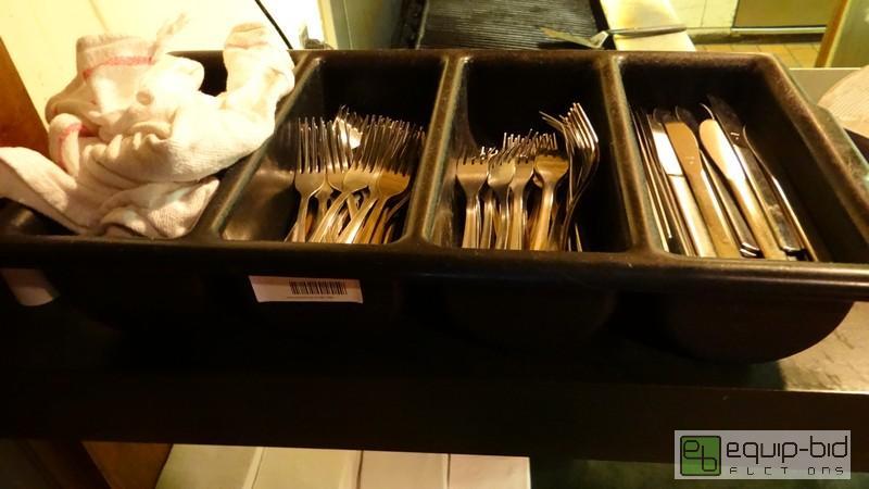 lot 965 image: Lot Of Flatware