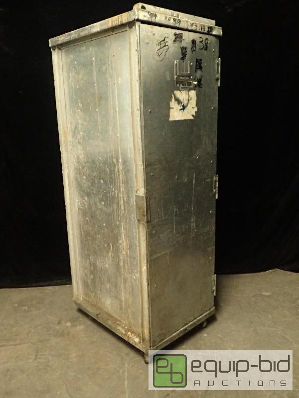lot 3026 image: Stoddard Quirk Full Size Enclosed Sheet Pan Rack