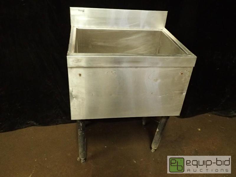 lot 3055 image: Stainless Steel Bar Well