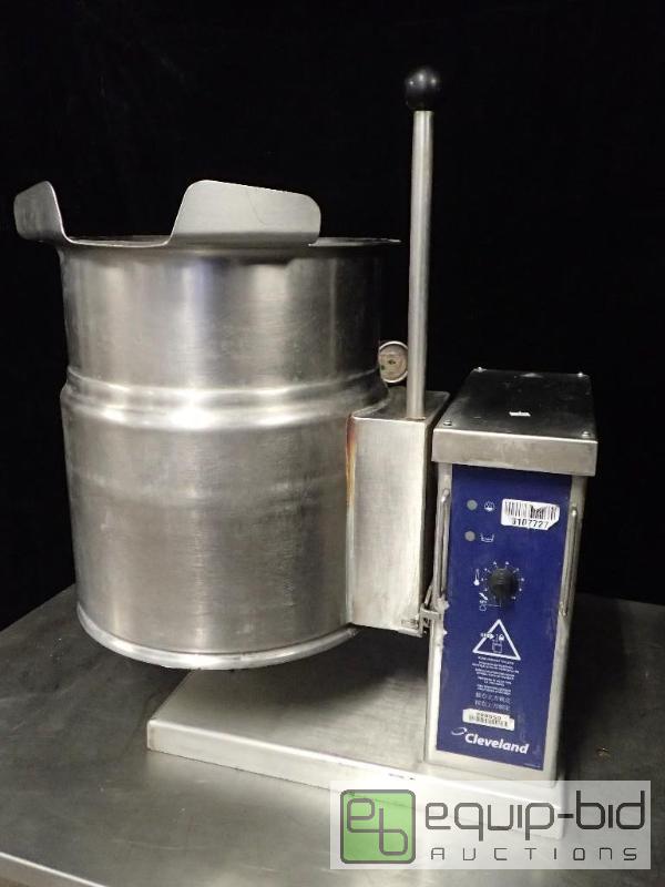 lot 3061 image: Cleveland KET-6-T 6 Gallon Tilting 23 Steam Jacketed Electric Tabletop Kettle